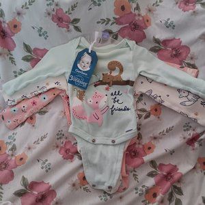 Gerber long sleeve 3 onesies